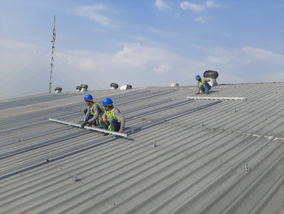 アラムポートと自然電力、インドネシアの工場・店舗における 4.2MWの屋根置き太陽光発電所を導入開始 ～再エネの直接供給により工場・店舗のCO2排出削減に寄与～